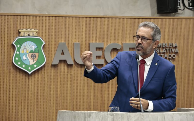 Em Mensagem Governamental na Alece, Elmano de Freitas anuncia reforço na Segurança e concurso para professores