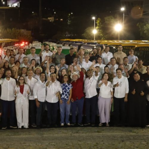 Lula no Ceará: 76 municípios são beneficiados com veículos para educação e saúde