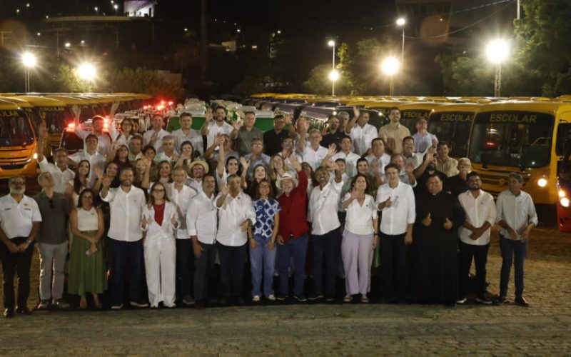 Lula no Ceará: 76 municípios são beneficiados com veículos para educação e saúde