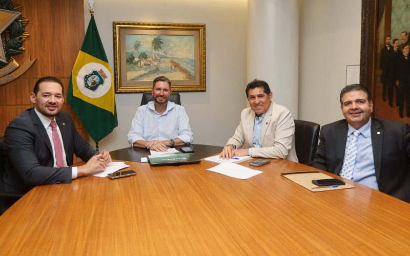 Alece aprova criação da Medalha Ariosto Holanda