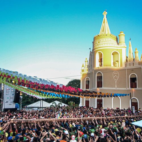 Cortejo cultural, tradição e identidade: o dia do Pau da Bandeira movimenta Barbalha