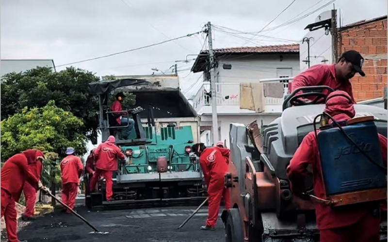 Oito ruas do distrito de Ponta da Serra recebem asfaltamento, através do programa Novos Caminhos do Crato