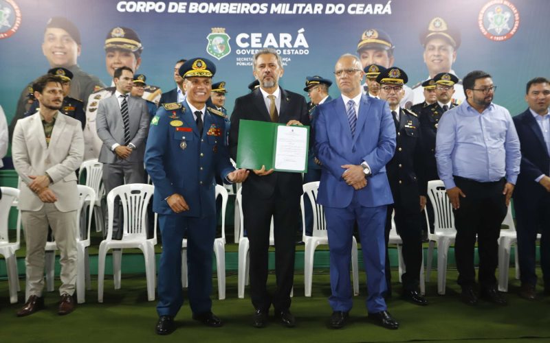 No Crato, Governo do Ceará encerra ciclo de promoção de militares em 2025
