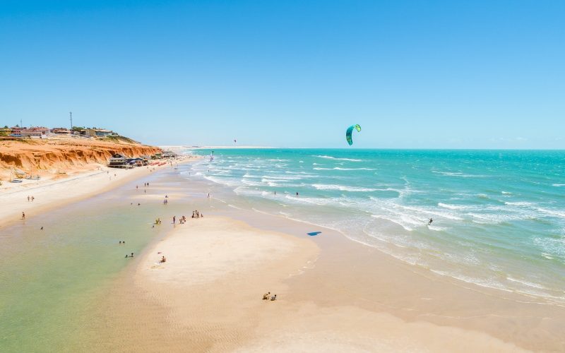 Ceará lidera turismo no Nordeste pelo terceiro mês consecutivo e supera média nacional